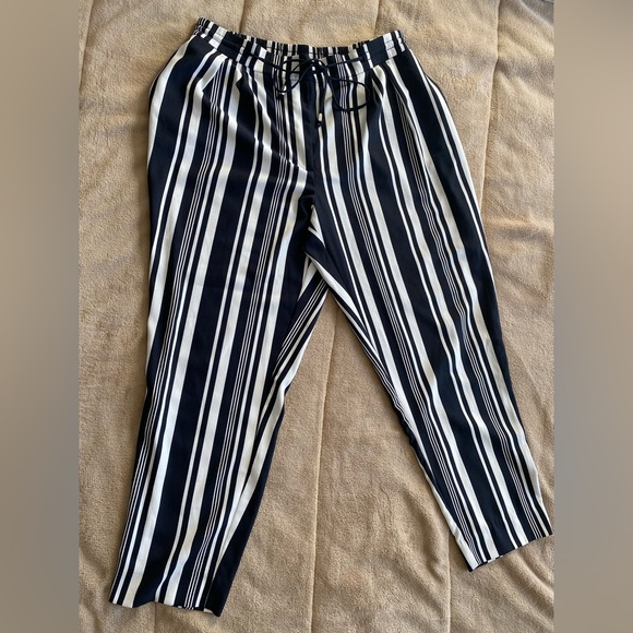 Pants with black and white stripes. Zara. Size XL. - Picture 2 of 3